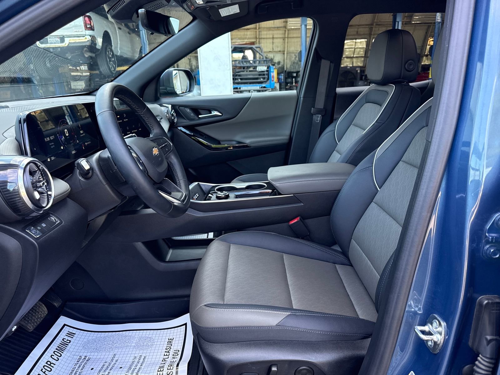 Used 2026 Chevrolet Equinox LT w/ Convenience Package II image 9