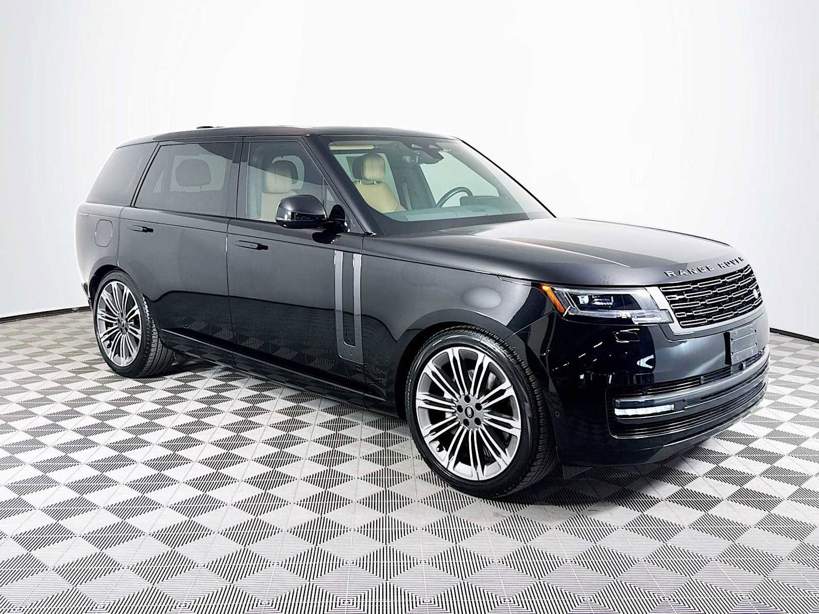 Used 2024 Land Rover Range Rover Long Wheelbase SE image 3