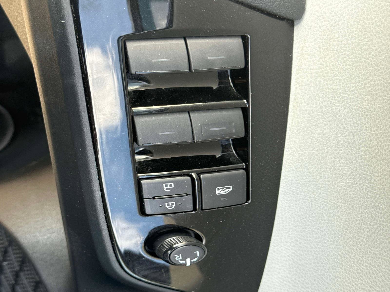 Used 2019 Toyota Prius Limited image 17