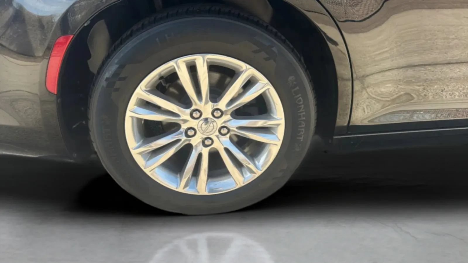 Used 2016 Chrysler 300 C RWD image 33