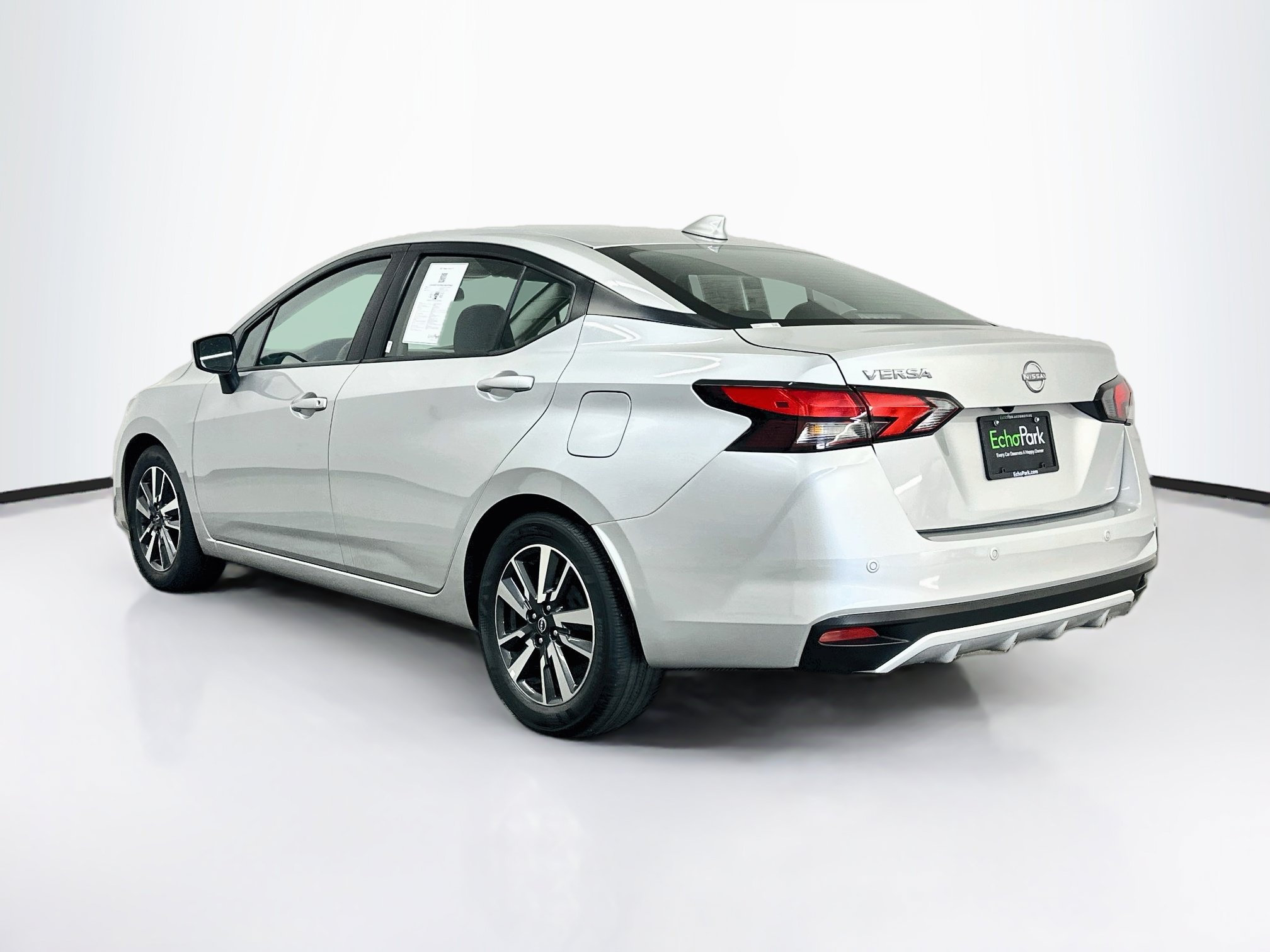 Used 2025 Nissan Versa SV FWD image 5