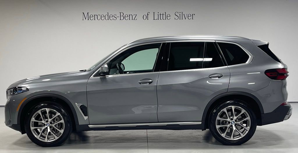 Used 2024 BMW X5 xDrive40i w/ Premium Package image 2