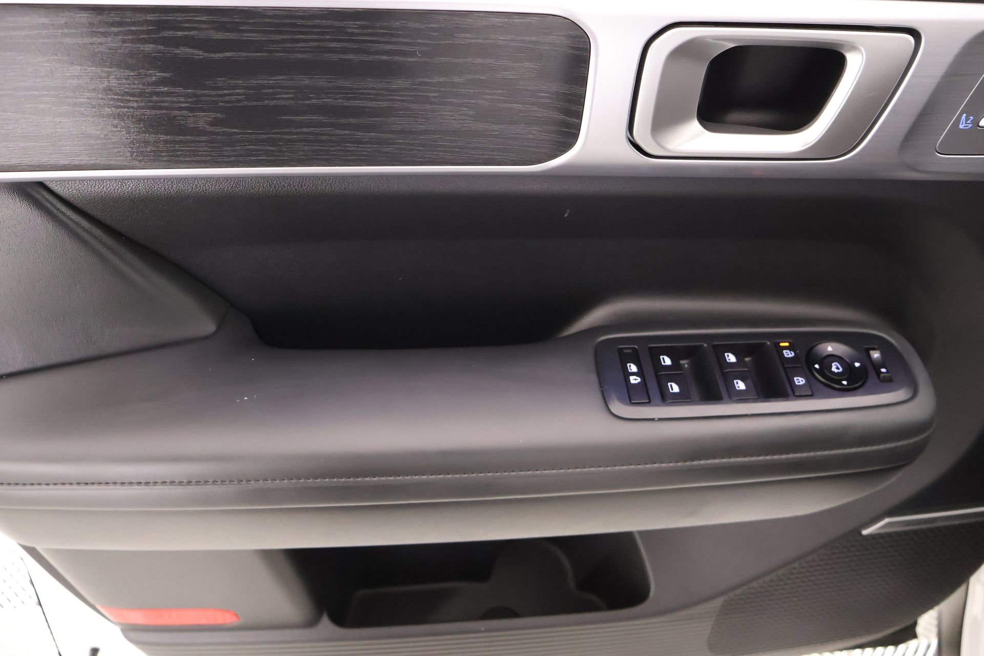 Certified 2025 Hyundai Santa Fe Limited image 17