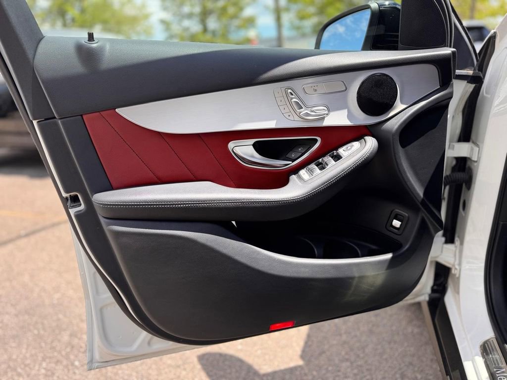 Used 2022 Mercedes-Benz GLC 300 4MATIC image 13
