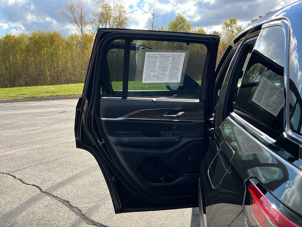 Used 2024 Jeep Grand Cherokee Limited w/ Luxury Tech Group II image 35