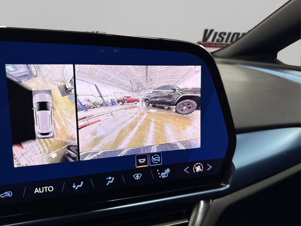 Used 2025 Chevrolet Equinox EV LT image 29