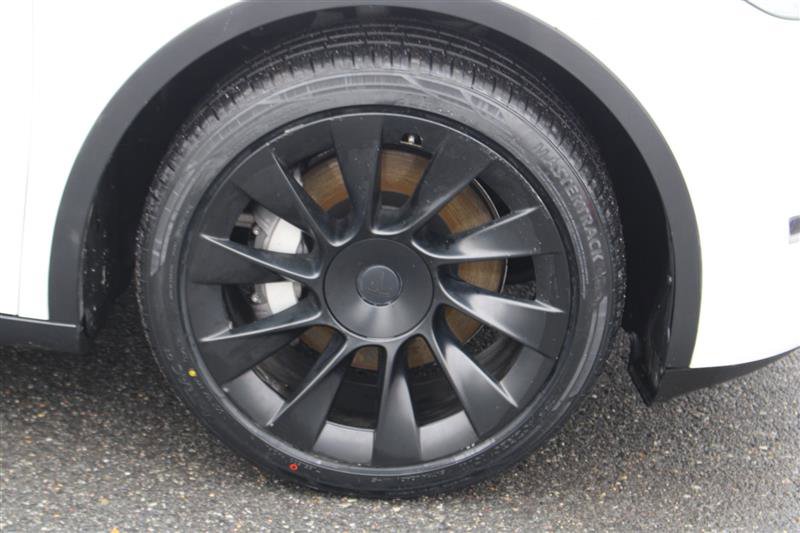 Used 2021 Tesla Model Y Long Range image 10