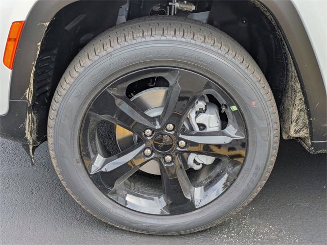 New 2025 Jeep Grand Cherokee Limited w/ Black Appearance Package image 31