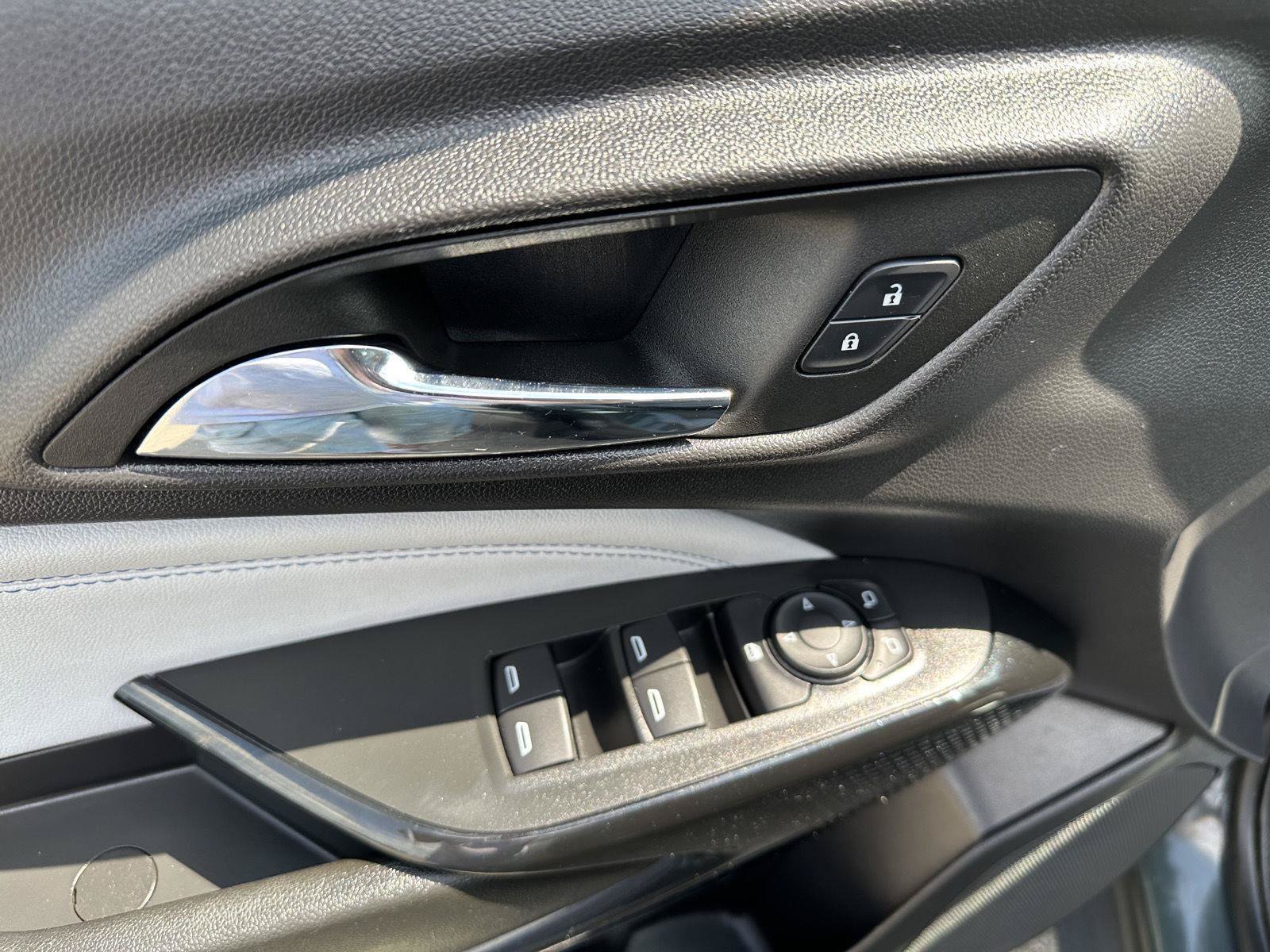 Used 2025 Chevrolet Trax LT FWD image 20