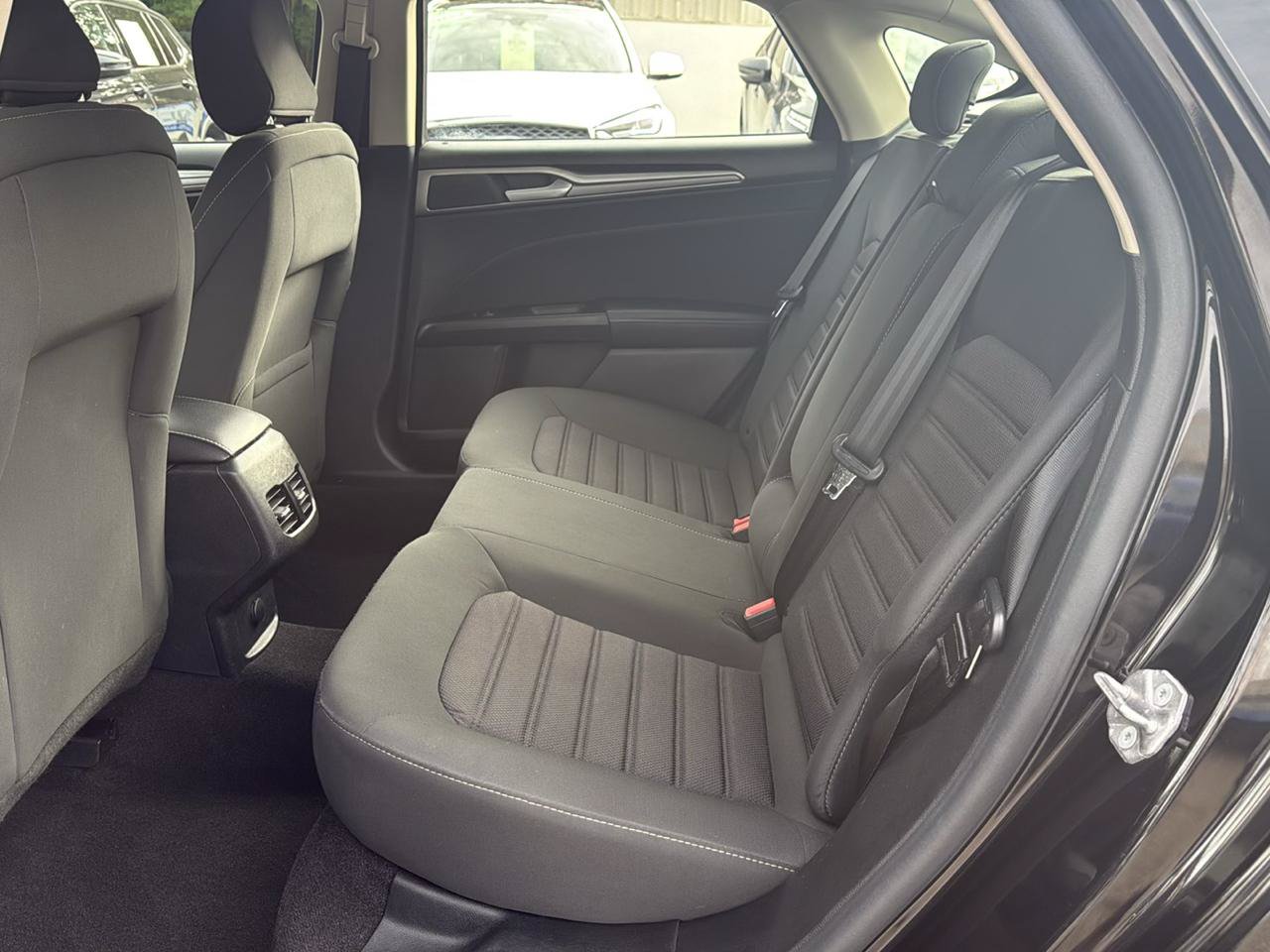 Used 2020 Ford Fusion SE FWD image 15