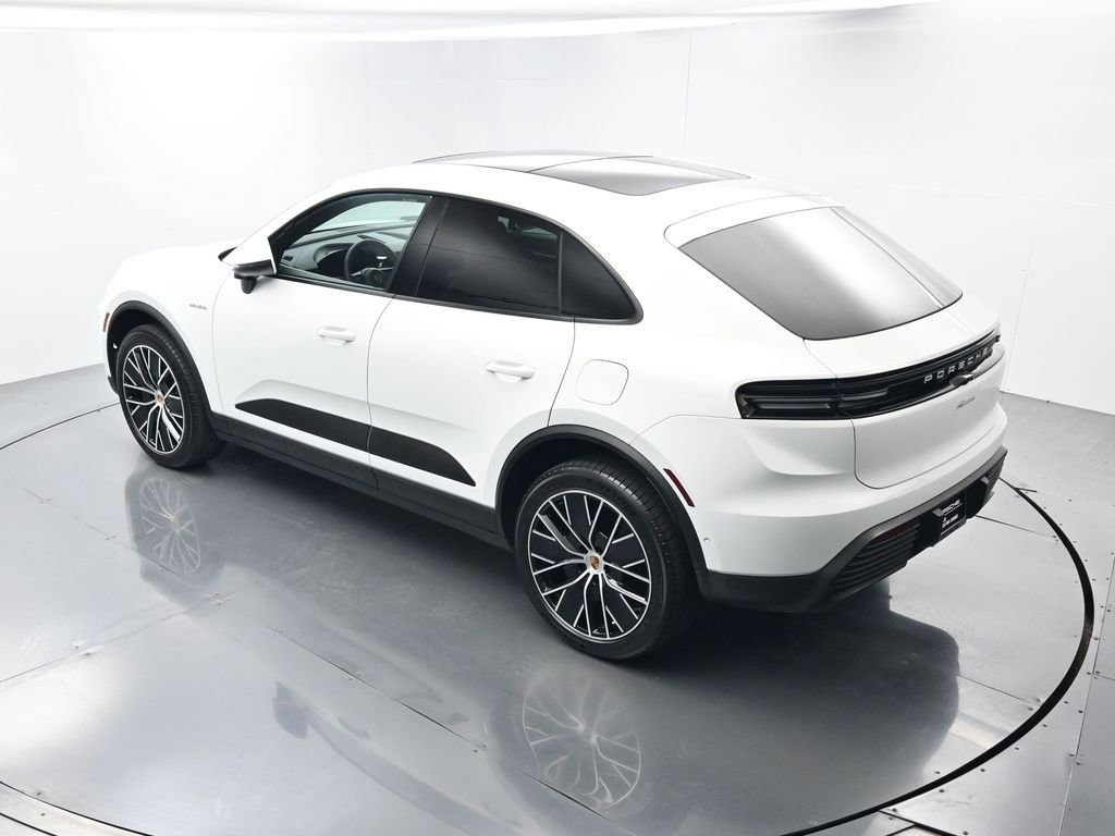 Certified 2025 Porsche Macan Electric RWD image 36