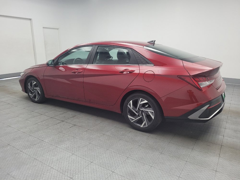 Used 2025 Hyundai Elantra Limited FWD image 3