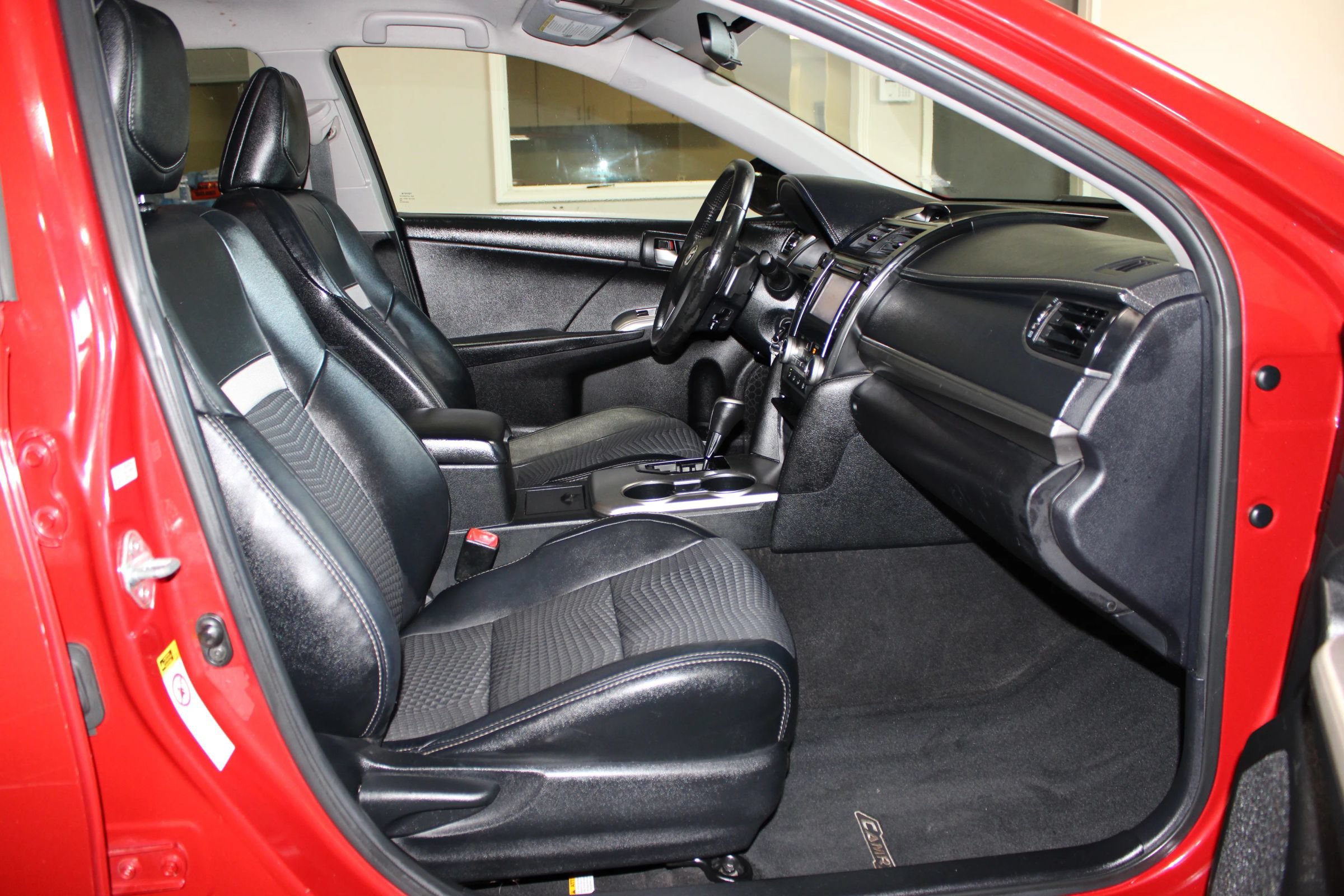 Used 2012 Toyota Camry SE FWD image 24