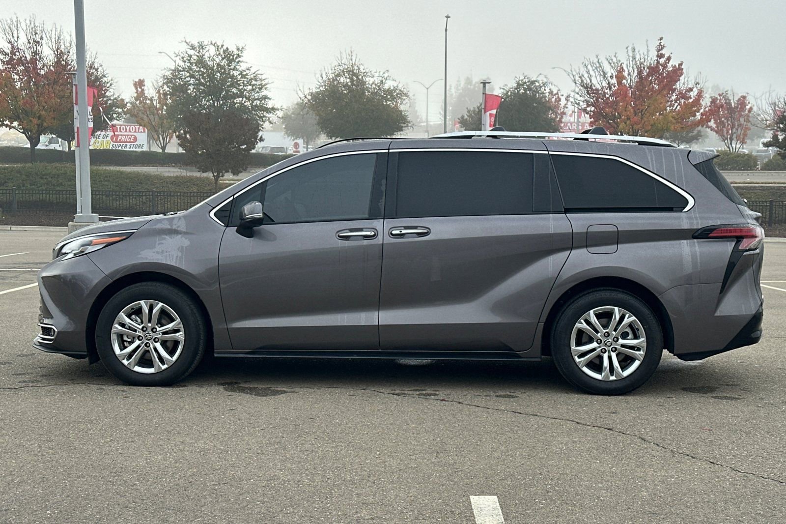 Used 2023 Toyota Sienna Platinum image 7