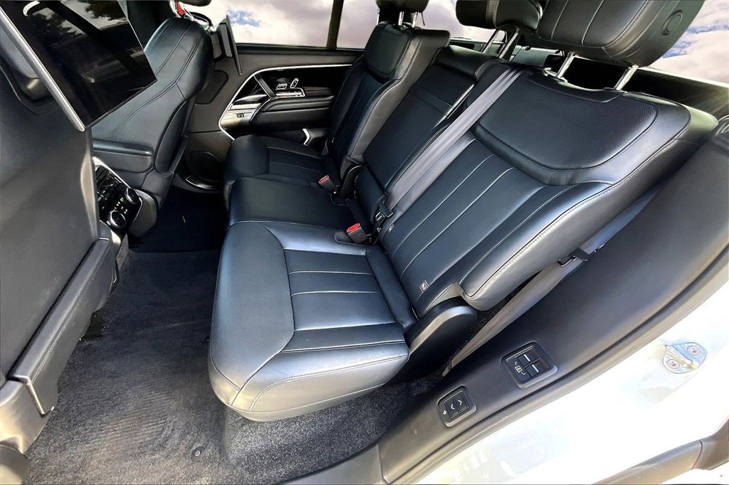 Used 2023 Land Rover Range Rover Long Wheelbase SE image 22