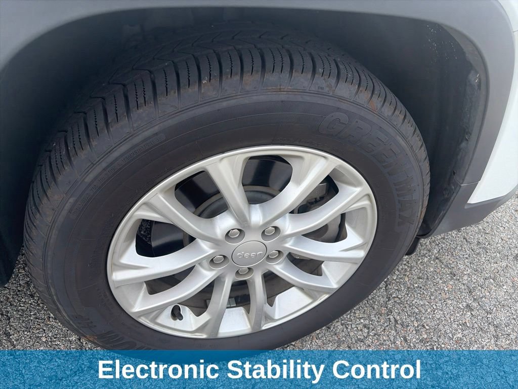 Used 2019 Jeep Cherokee Latitude w/ Cold Weather Group FWD image 13