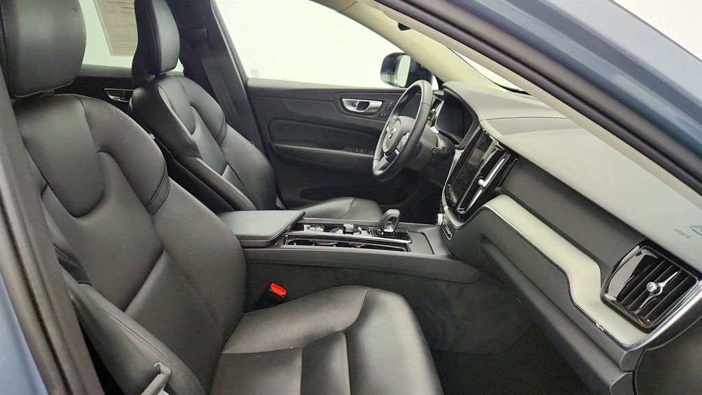 Used 2024 Volvo XC60 B5 Core image 23