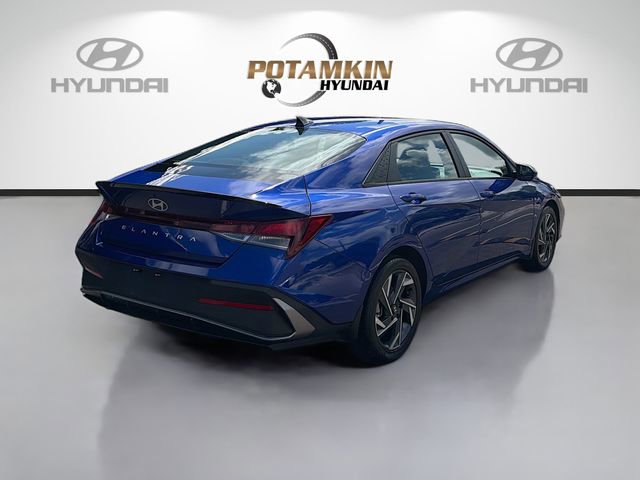 Certified 2025 Hyundai Elantra Sport FWD image 5