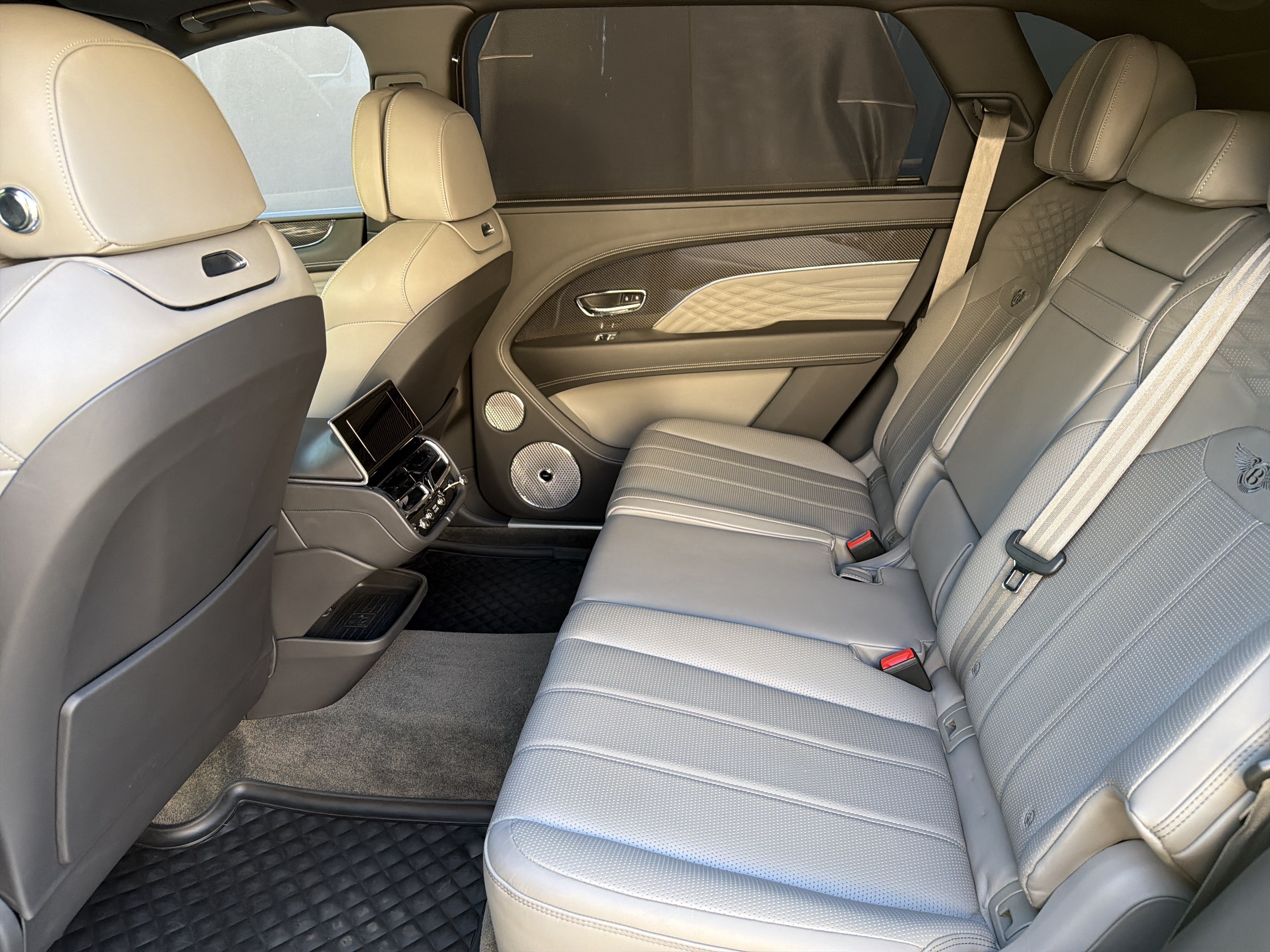 Used 2023 Bentley Bentayga Extended Wheelbase AWD/4WD image 26