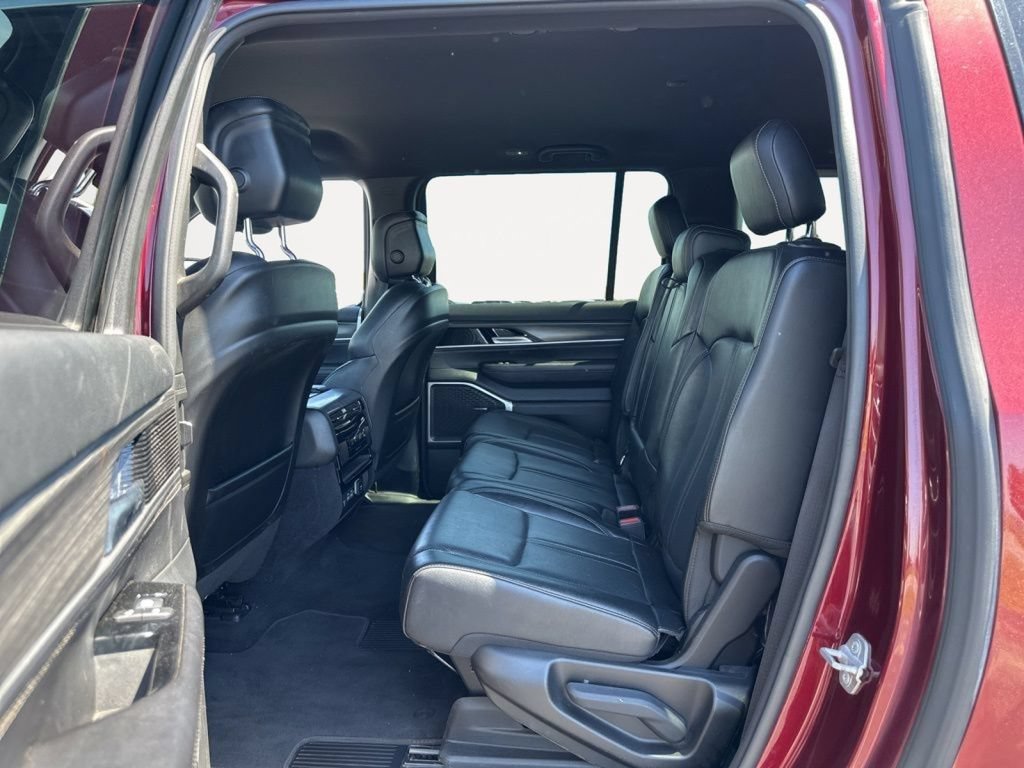 Used 2023 Jeep Wagoneer L Series II AWD/4WD image 26