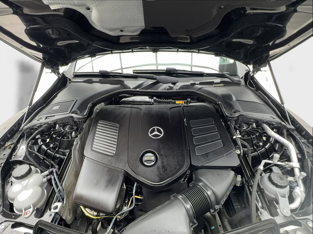 Used 2025 Mercedes-Benz C 300 4MATIC Sedan image 18