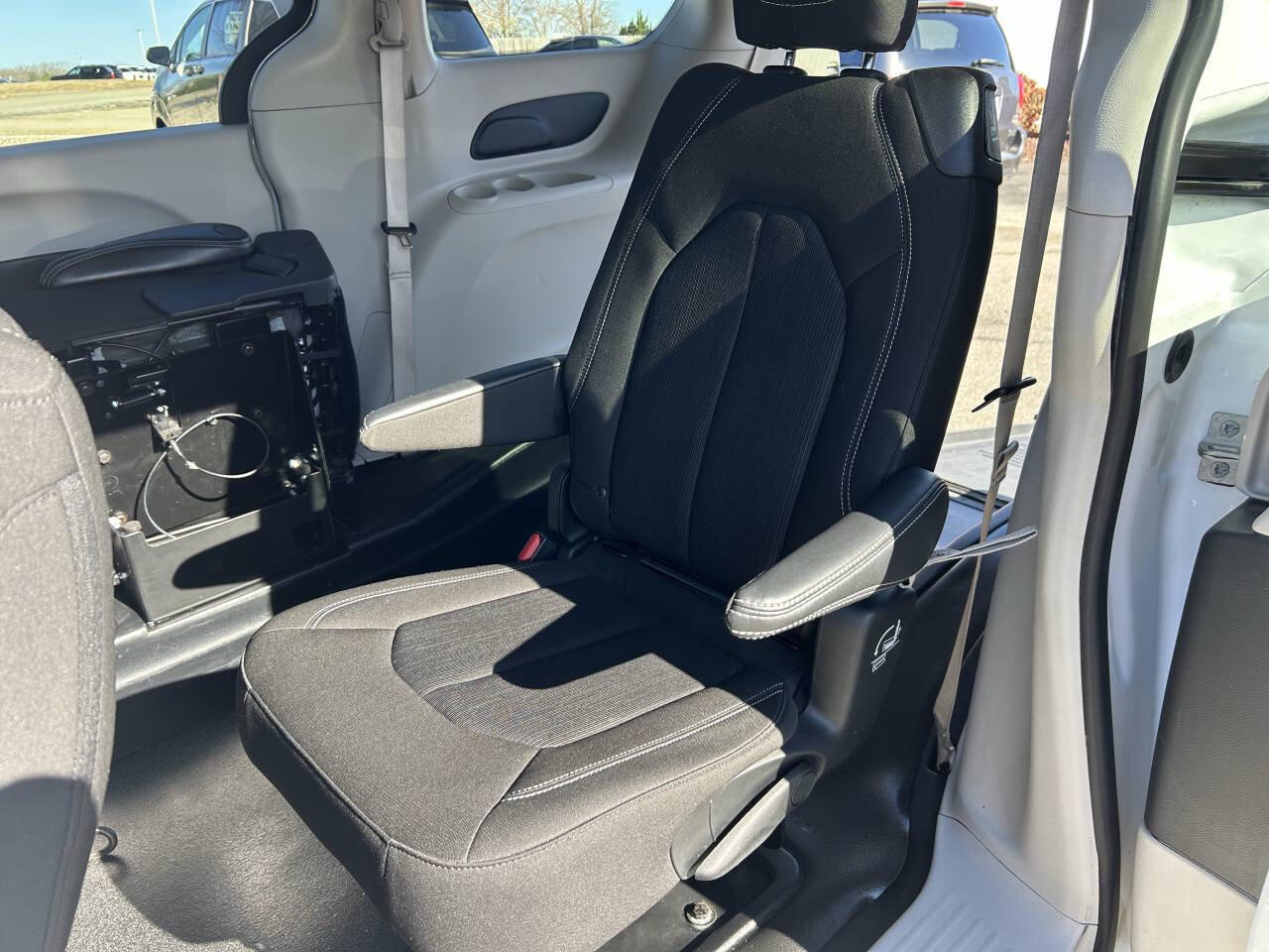 Used 2023 Chrysler Voyager LX FWD image 28