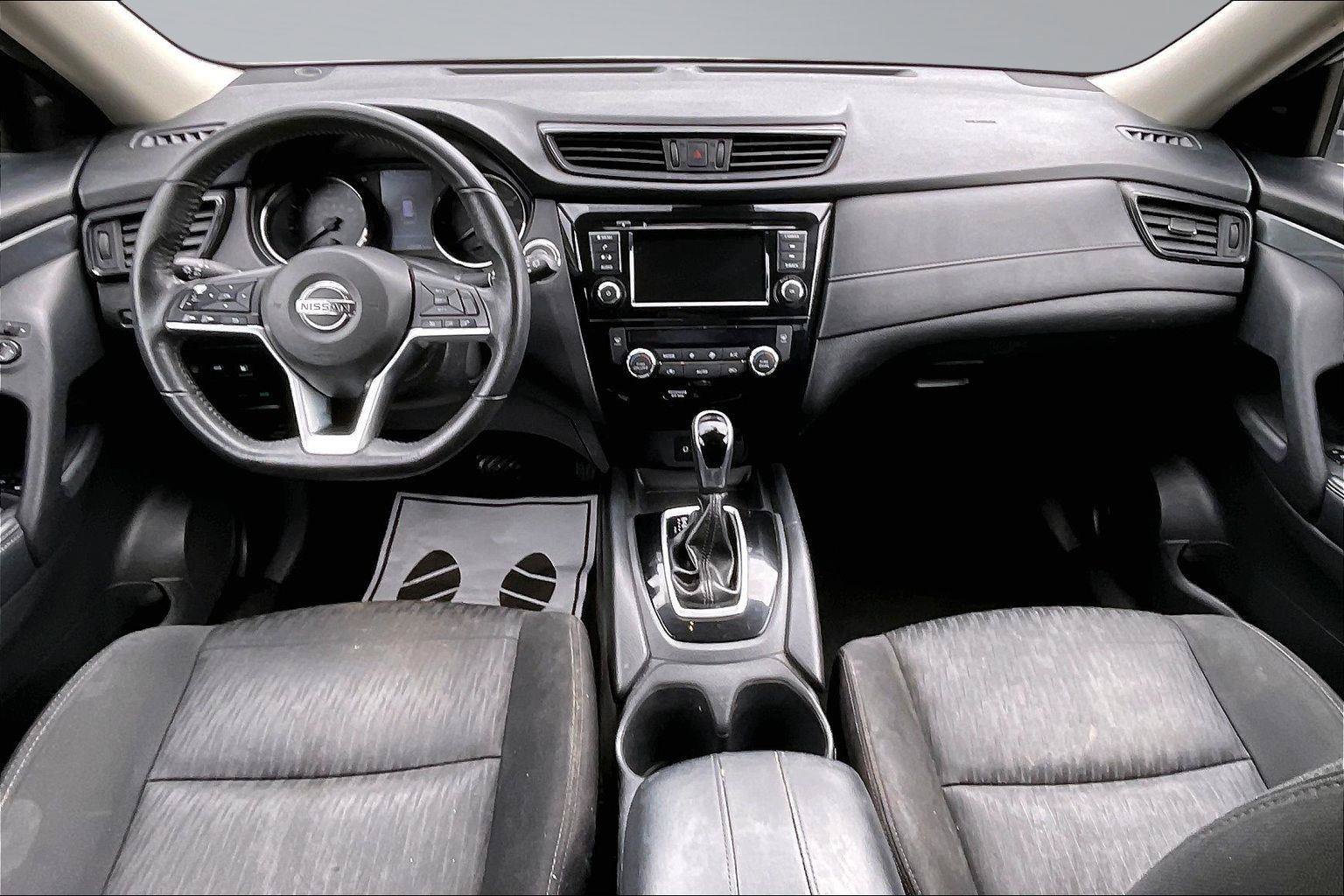 Used 2020 Nissan Rogue SV FWD image 16