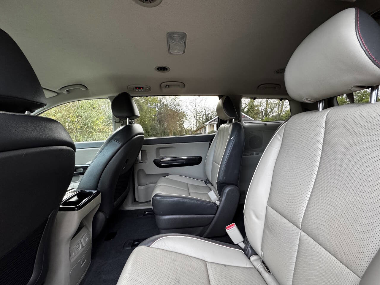 Used 2016 Kia Sedona SX image 12