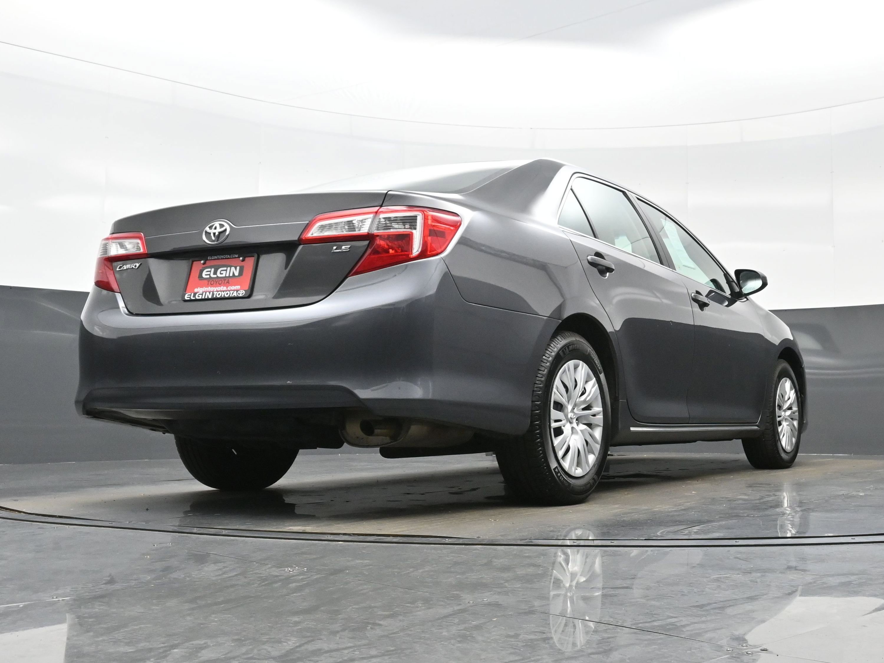 Used 2013 Toyota Camry LE image 26