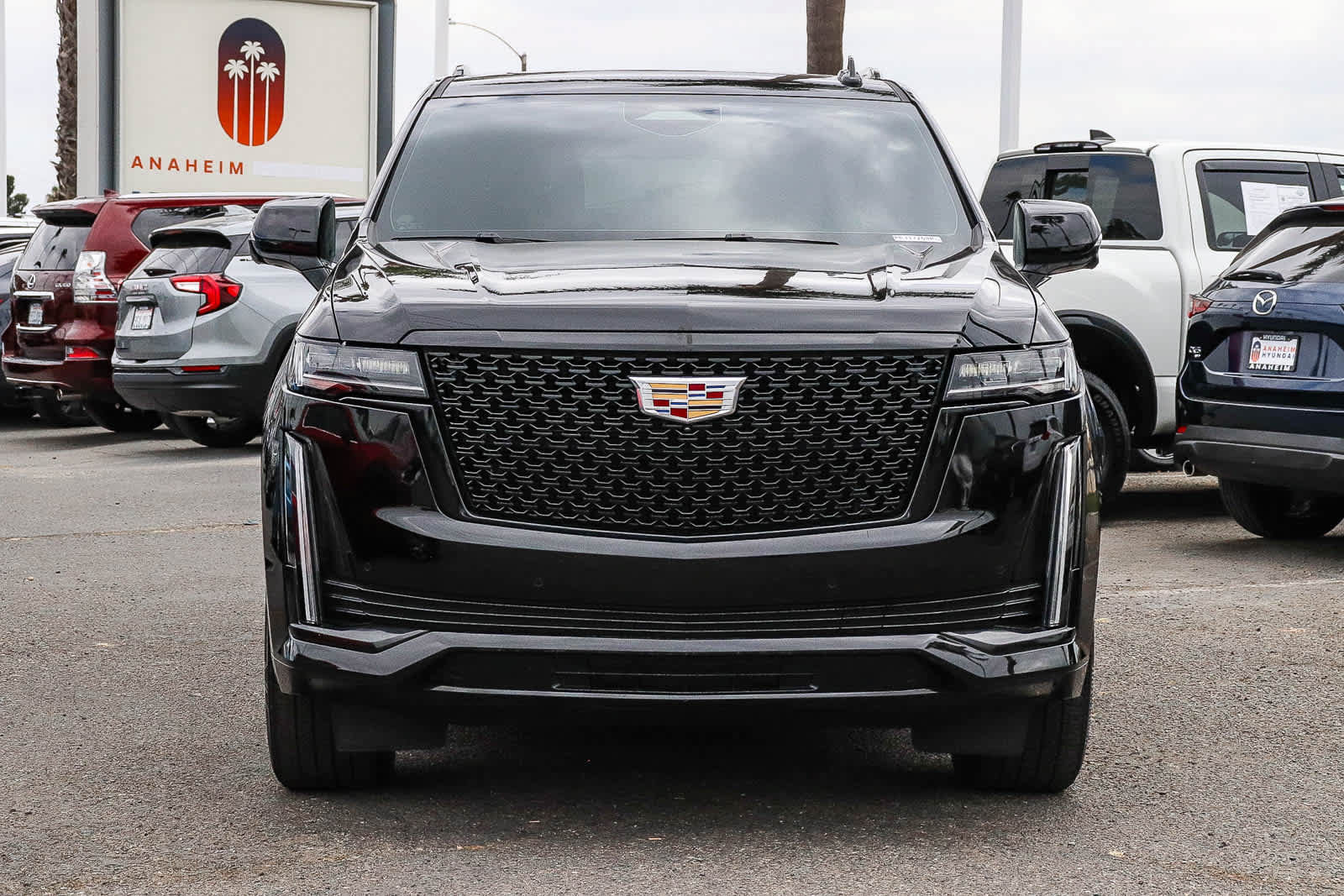 Used 2023 Cadillac Escalade Premium Luxury AWD/4WD image 2