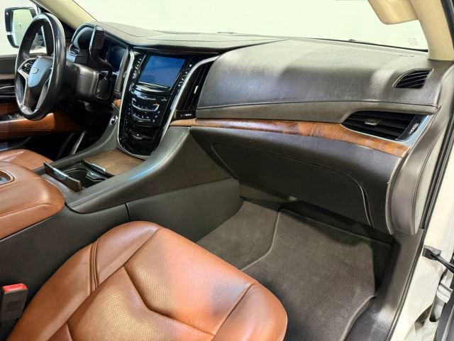 Used 2018 Cadillac Escalade Premium Luxury AWD/4WD image 28