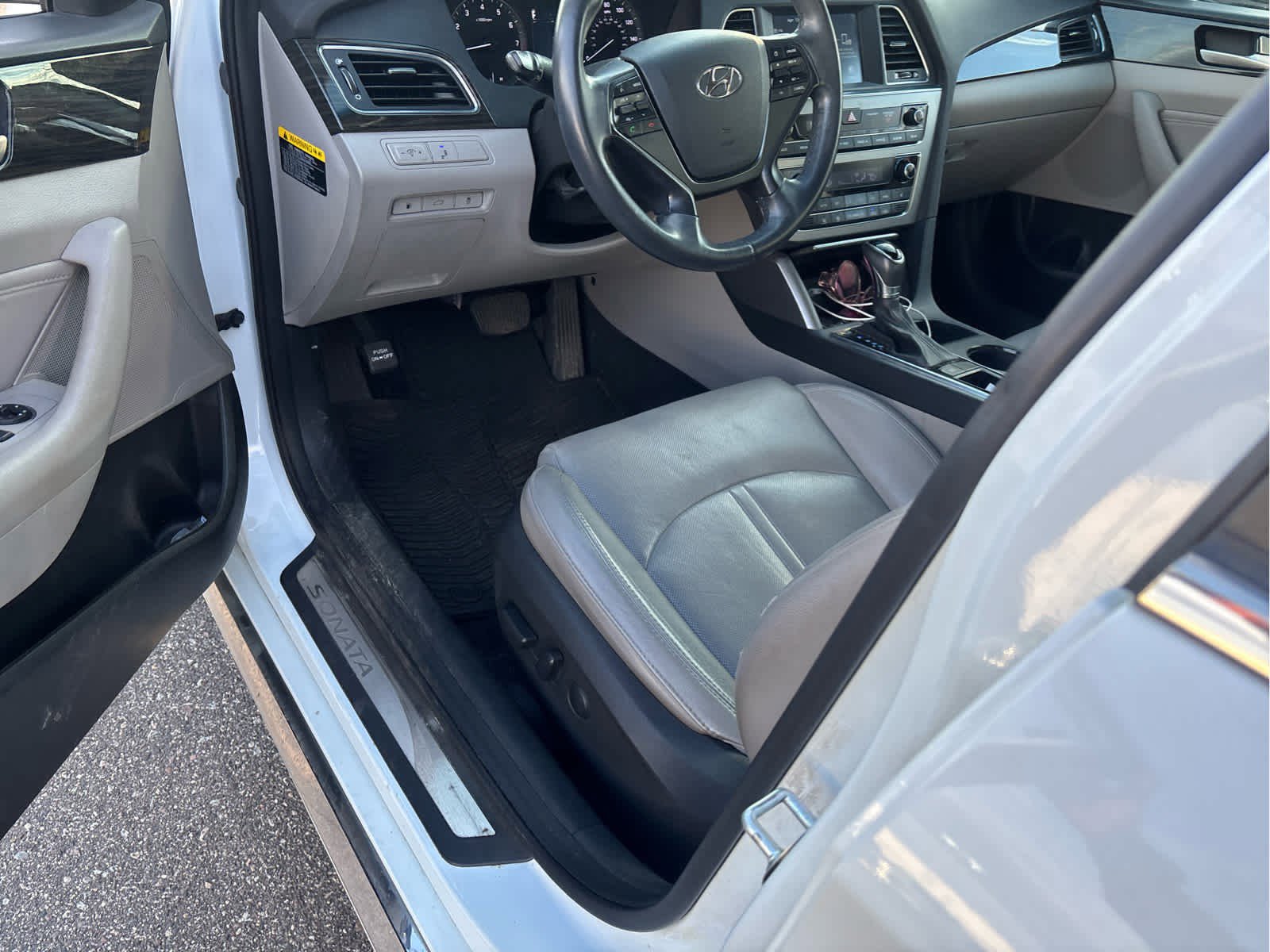 Used 2017 Hyundai Sonata Limited image 9