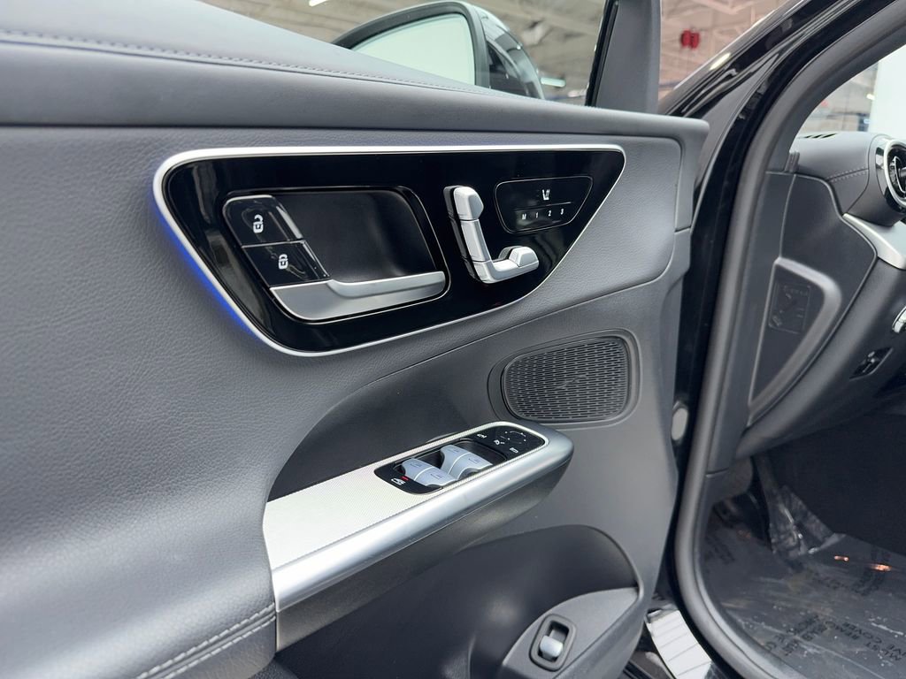 Used 2024 Mercedes-Benz GLC 300 4MATIC image 42