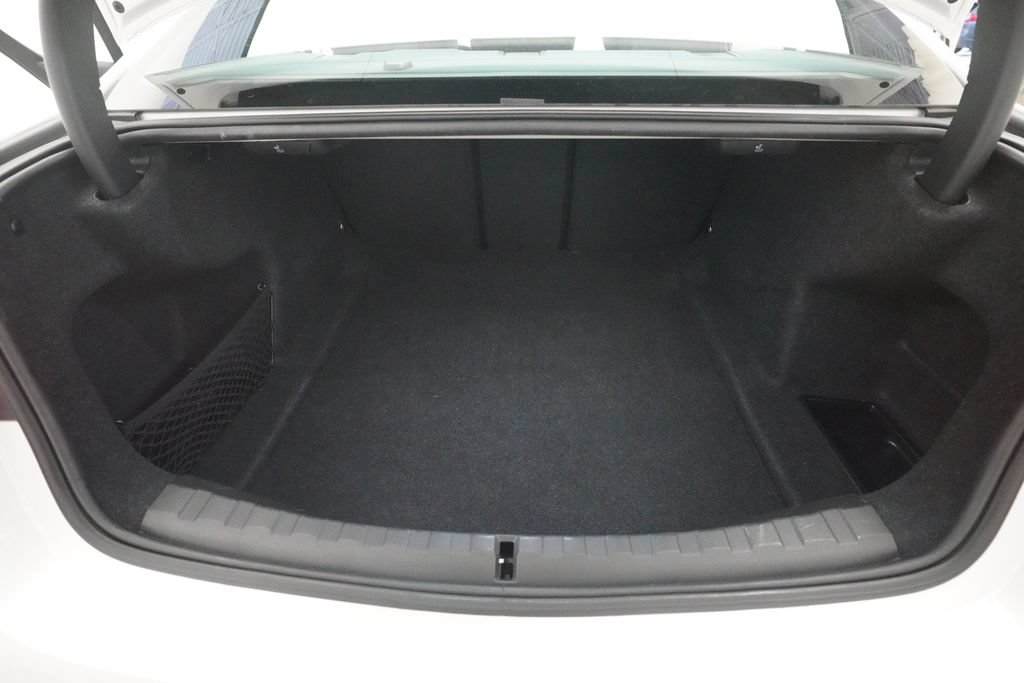 Used 2025 BMW 330i xDrive Sedan AWD/4WD image 10
