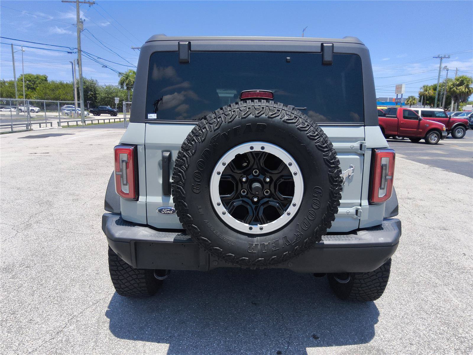 Used 2023 Ford Bronco Badlands w/ Sasquatch Package AWD/4WD image 4