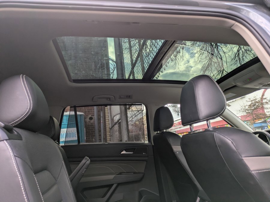 Used 2022 Volkswagen Atlas SEL Premium image 7