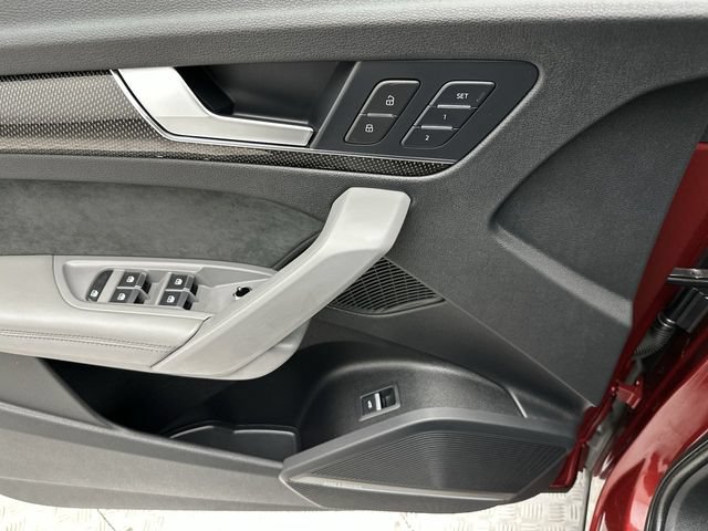 Used 2018 Audi SQ5 Prestige w/ Prestige Package AWD/4WD image 13