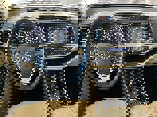 Used 2019 Toyota Highlander XLE image 12