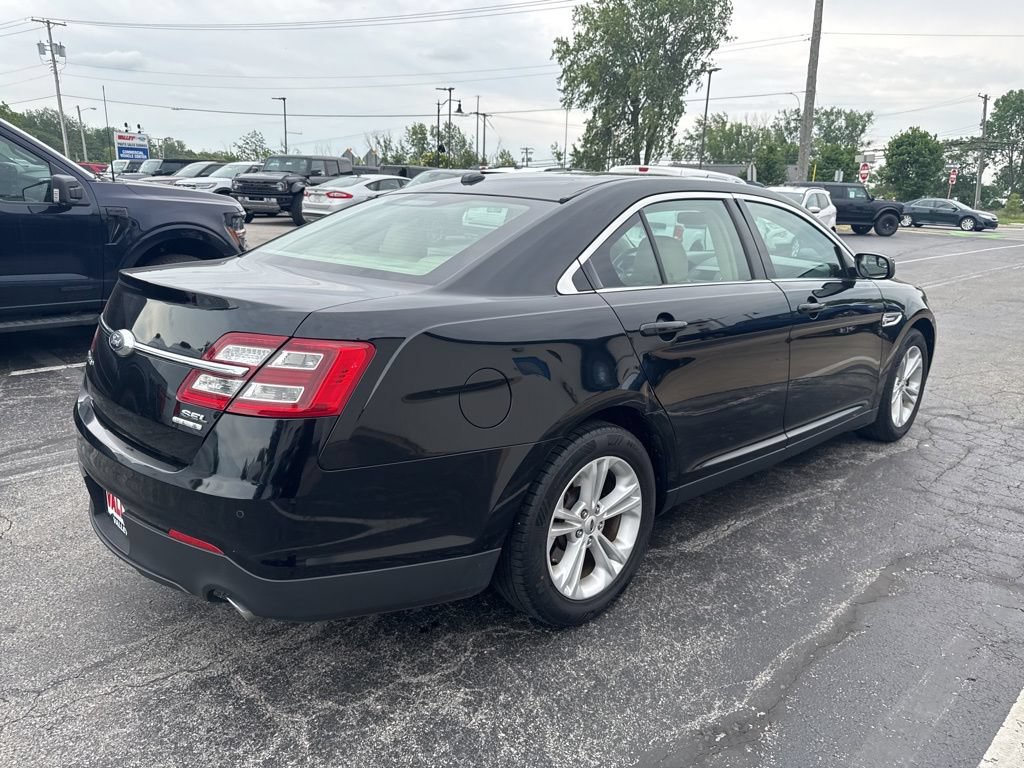 Used 2016 Ford Taurus SEL FWD image 3