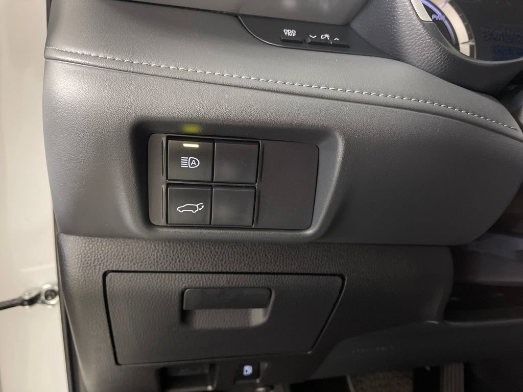 Certified 2025 Toyota Highlander XLE image 17