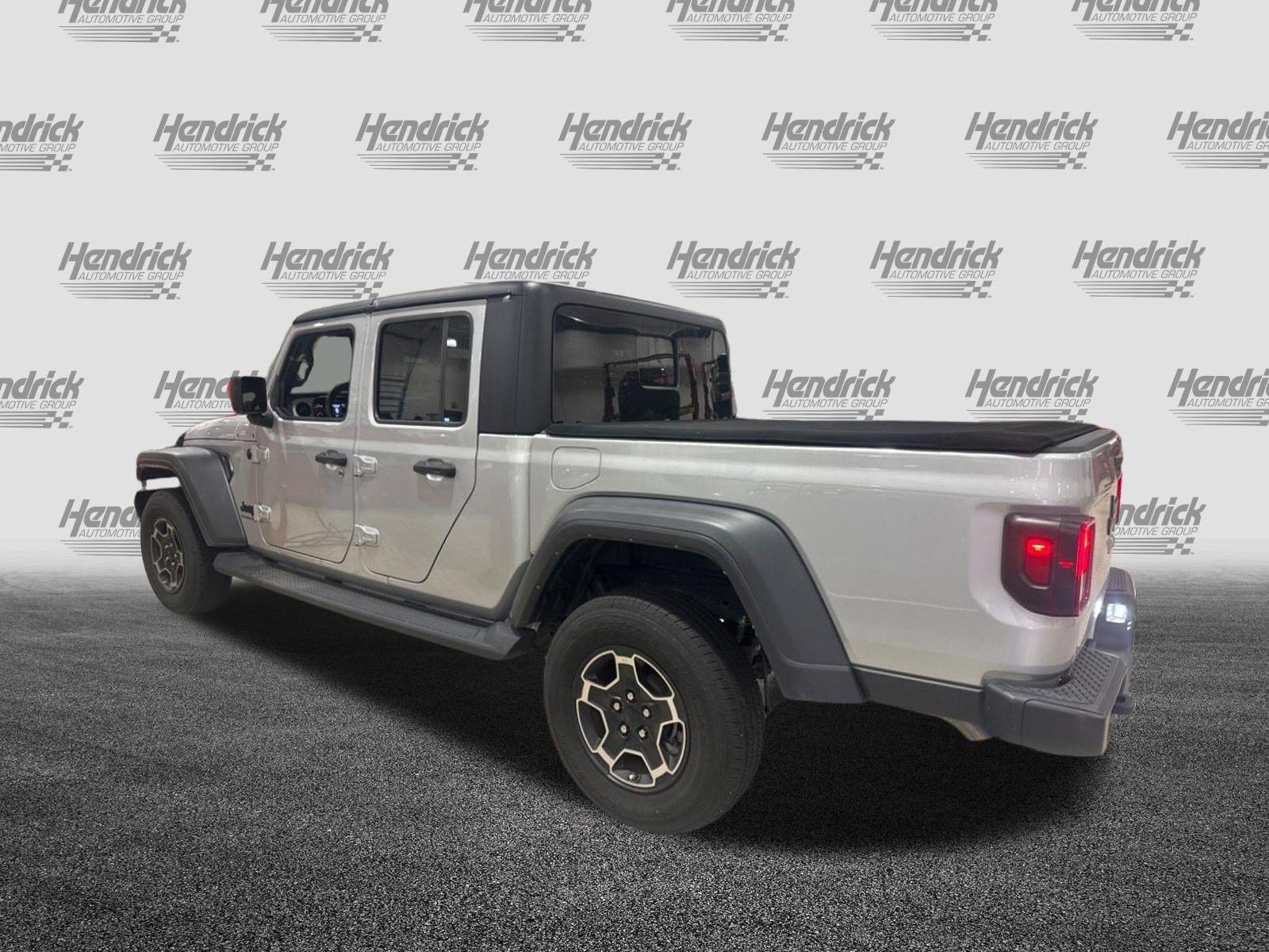 Used 2024 Jeep Gladiator Sport AWD/4WD image 9