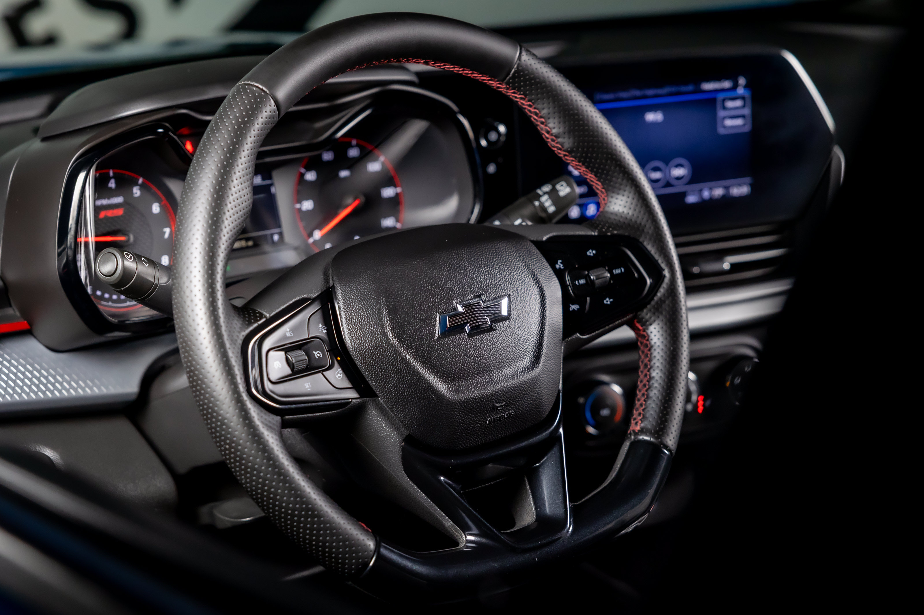 Used 2024 Chevrolet Trax RS FWD image 30