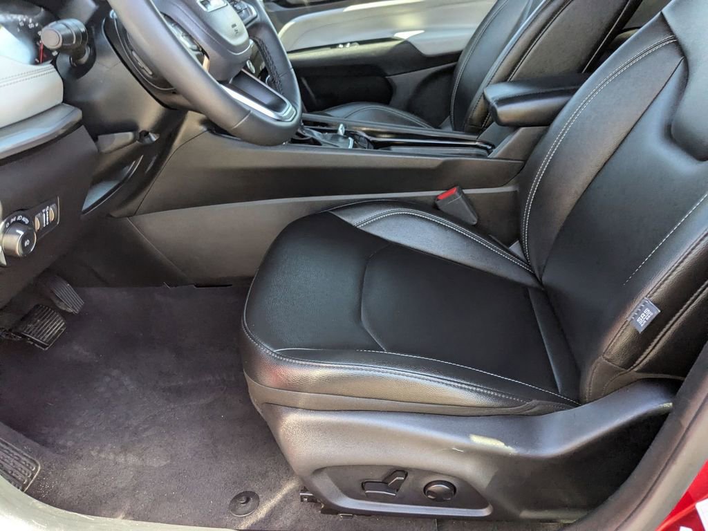 Used 2025 Jeep Compass Limited image 11