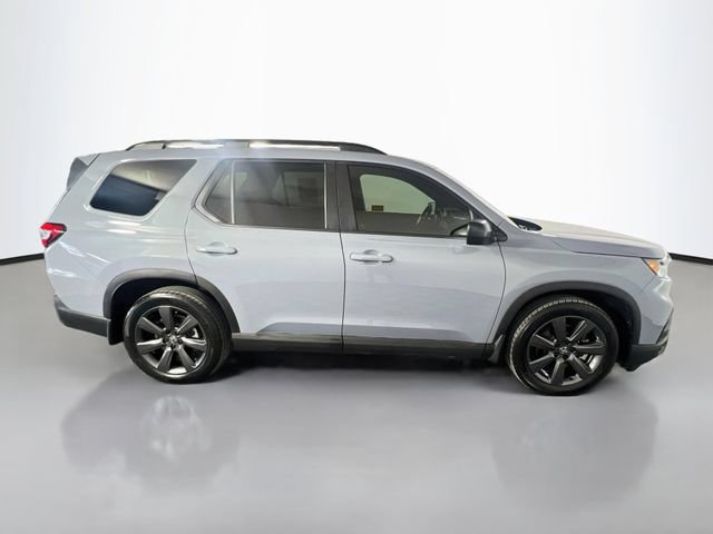 Used 2025 Honda Pilot Sport image 9