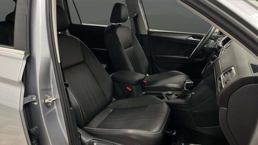 Used 2024 Volkswagen Tiguan SE AWD/4WD image 23