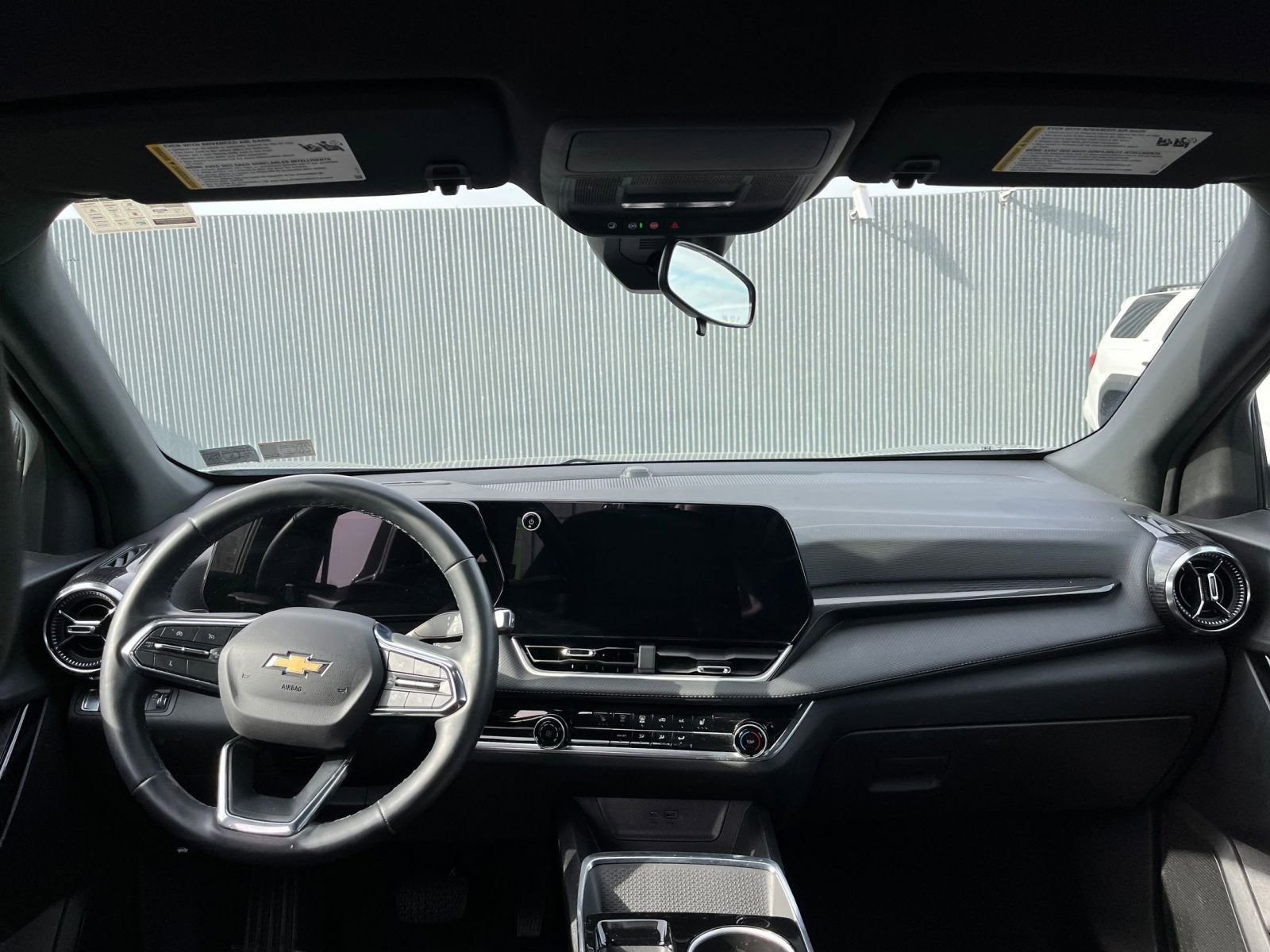 Used 2025 Chevrolet Equinox LT image 32