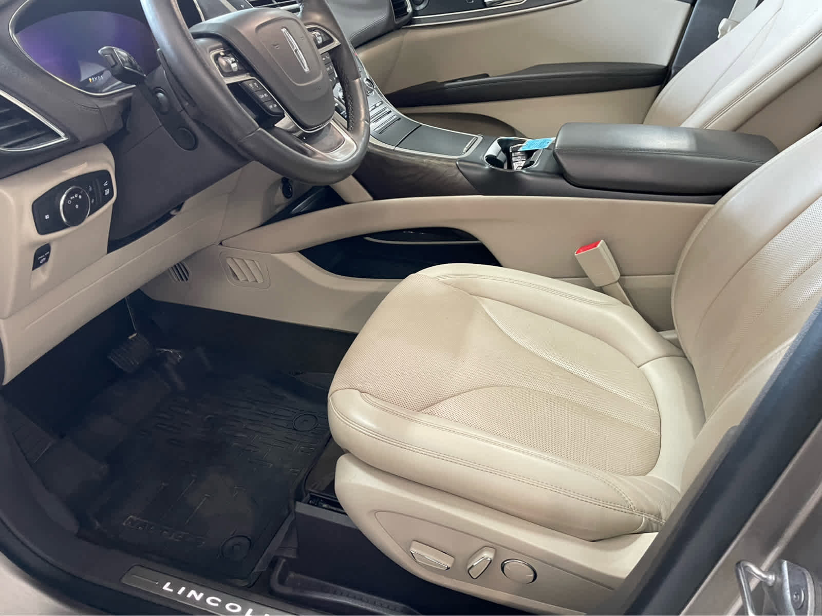 Used 2020 Lincoln Nautilus Reserve w/ Cargo Utility Package AWD/4WD image 22