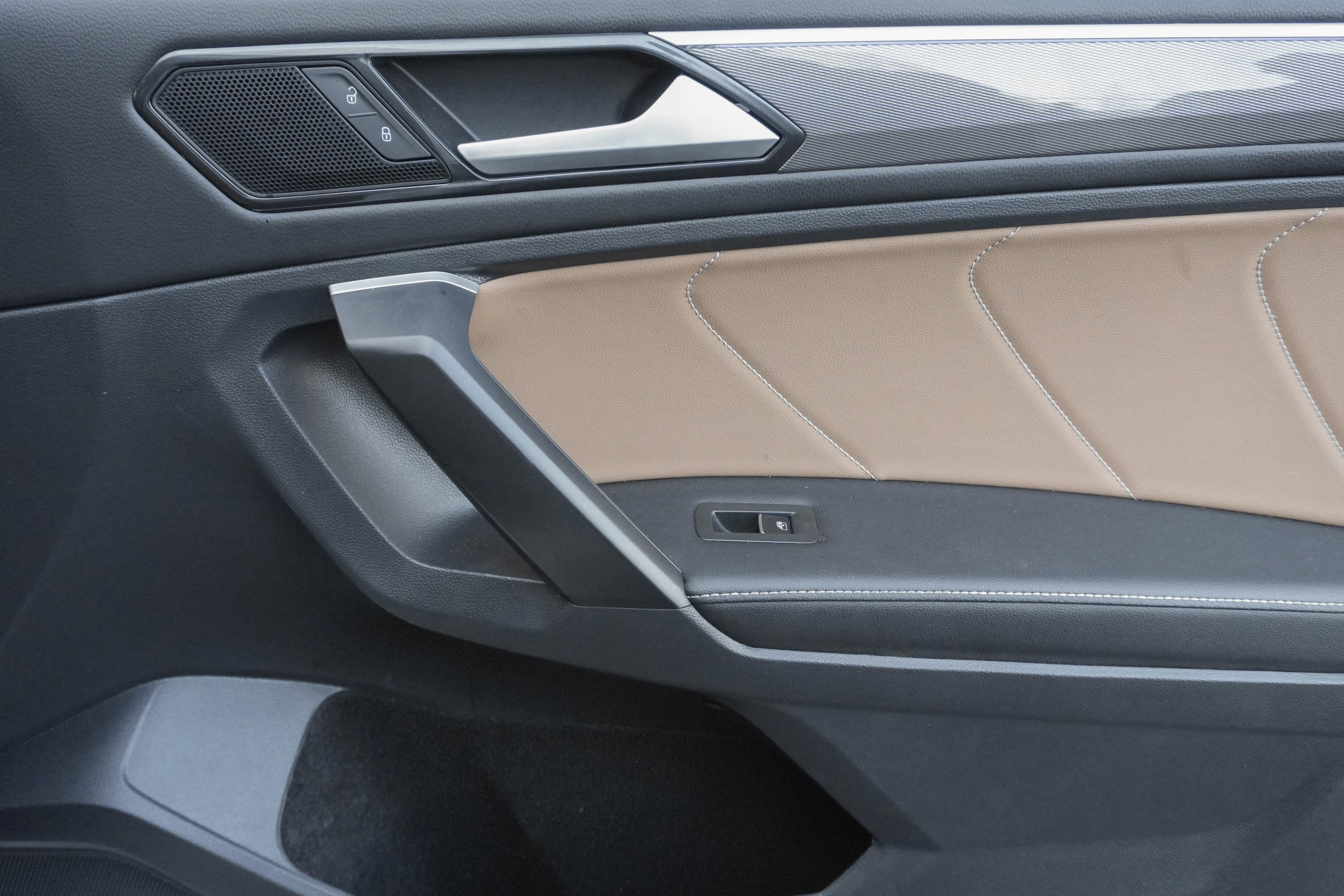 Used 2024 Volkswagen Tiguan SE R-Line image 27