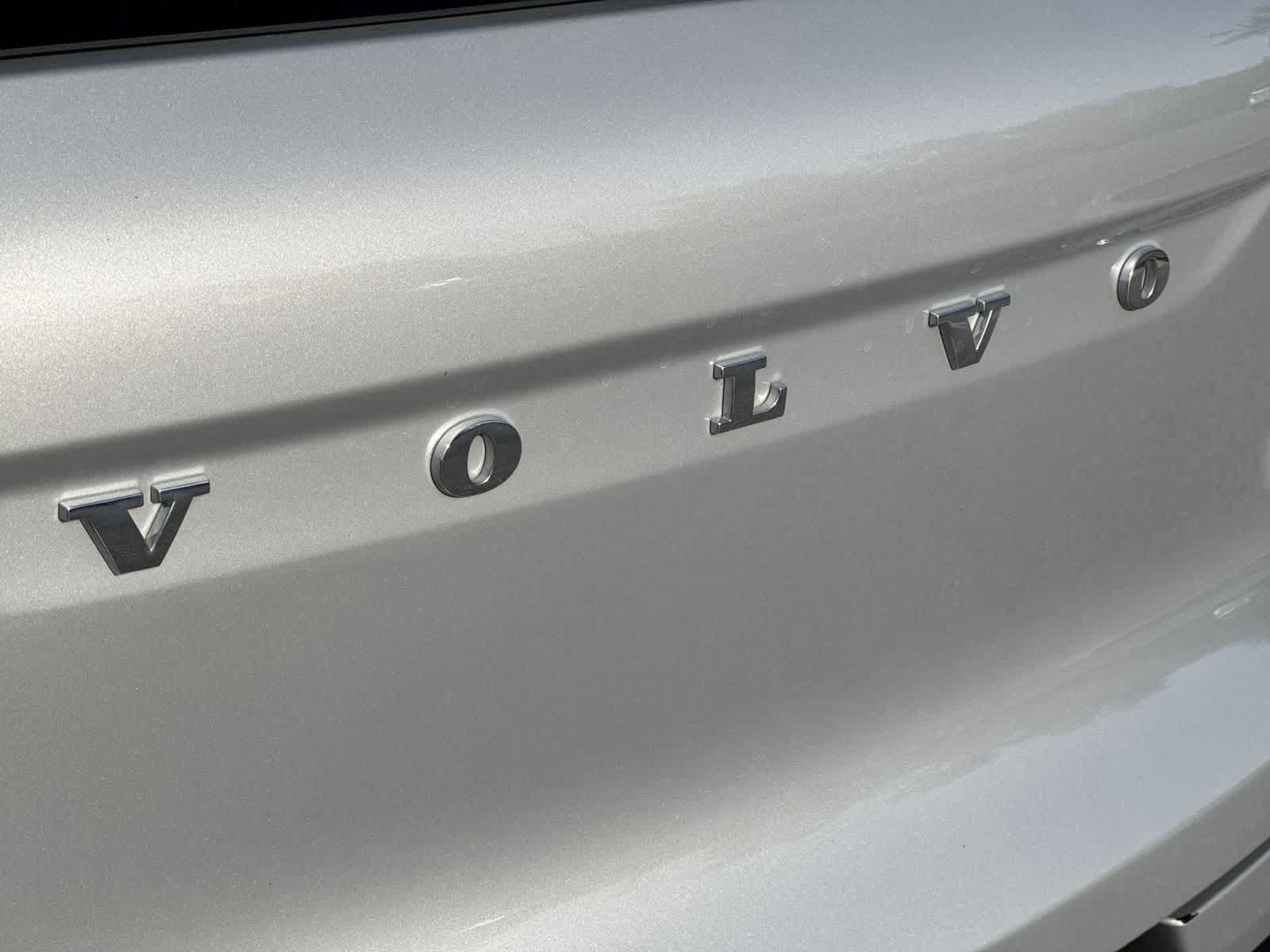 Used 2023 Volvo XC40 B4 Core w/ Convenience Package FWD image 18