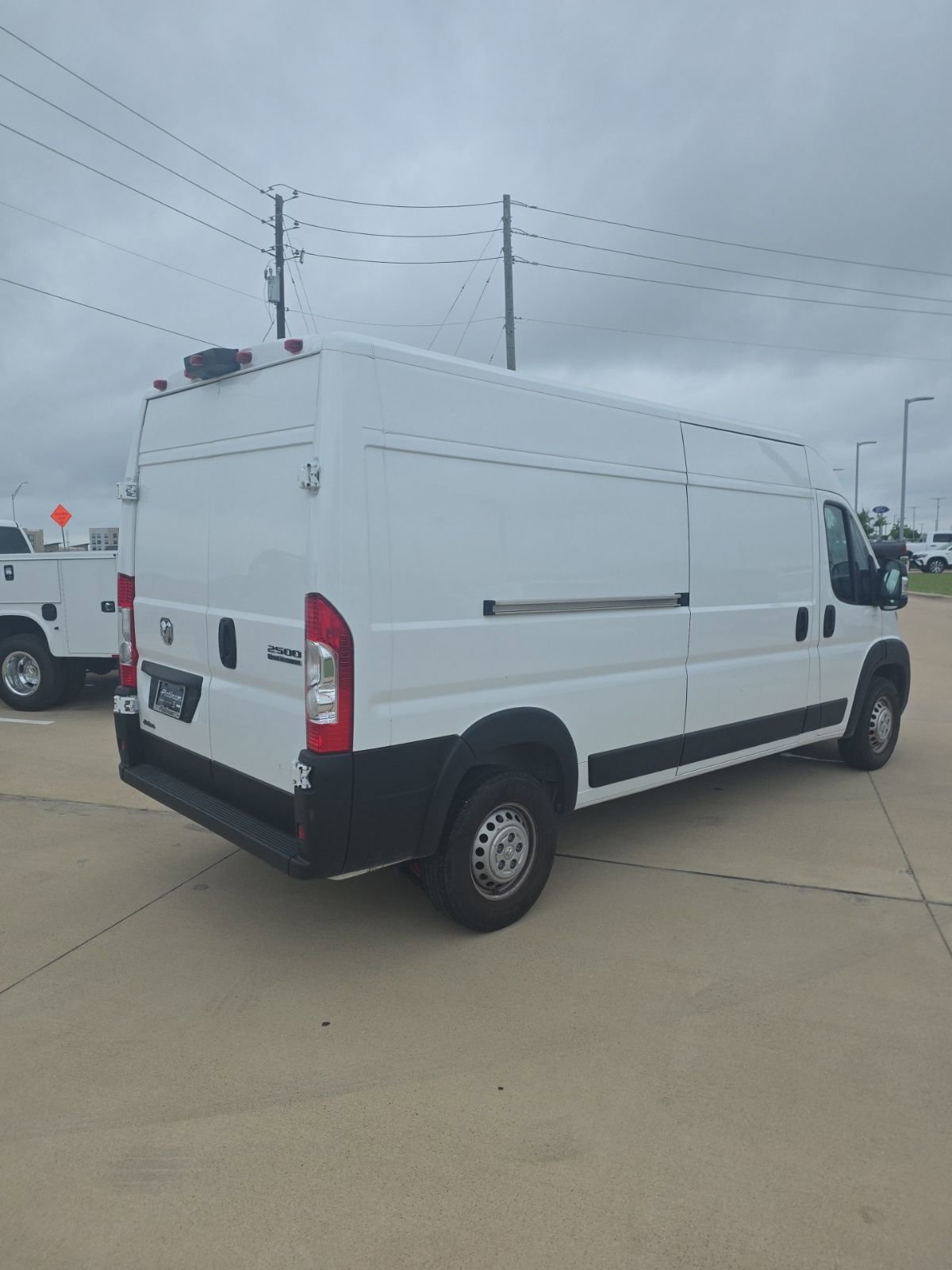 Used 2025 RAM ProMaster 2500 w/ Convenience Group FWD image 4